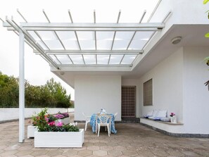 Outdoor dining - Wohnung in Capilungo mit Grill, Terrasse und Garten by Interhome (Acquarica del Capo)