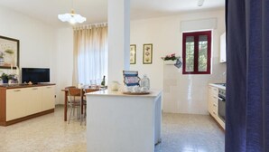 Interior - Wohnung in Capilungo mit Grill, Terrasse und Garten by Interhome (Acquarica del Capo)