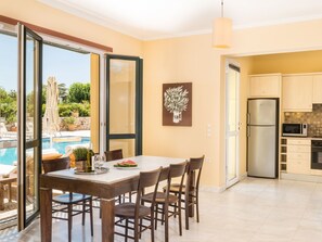 Dining - Daphnis Villen by Interhome (Maleme Kriti)