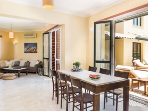 Dining - Daphnis Villen by Interhome (Maleme Kriti)