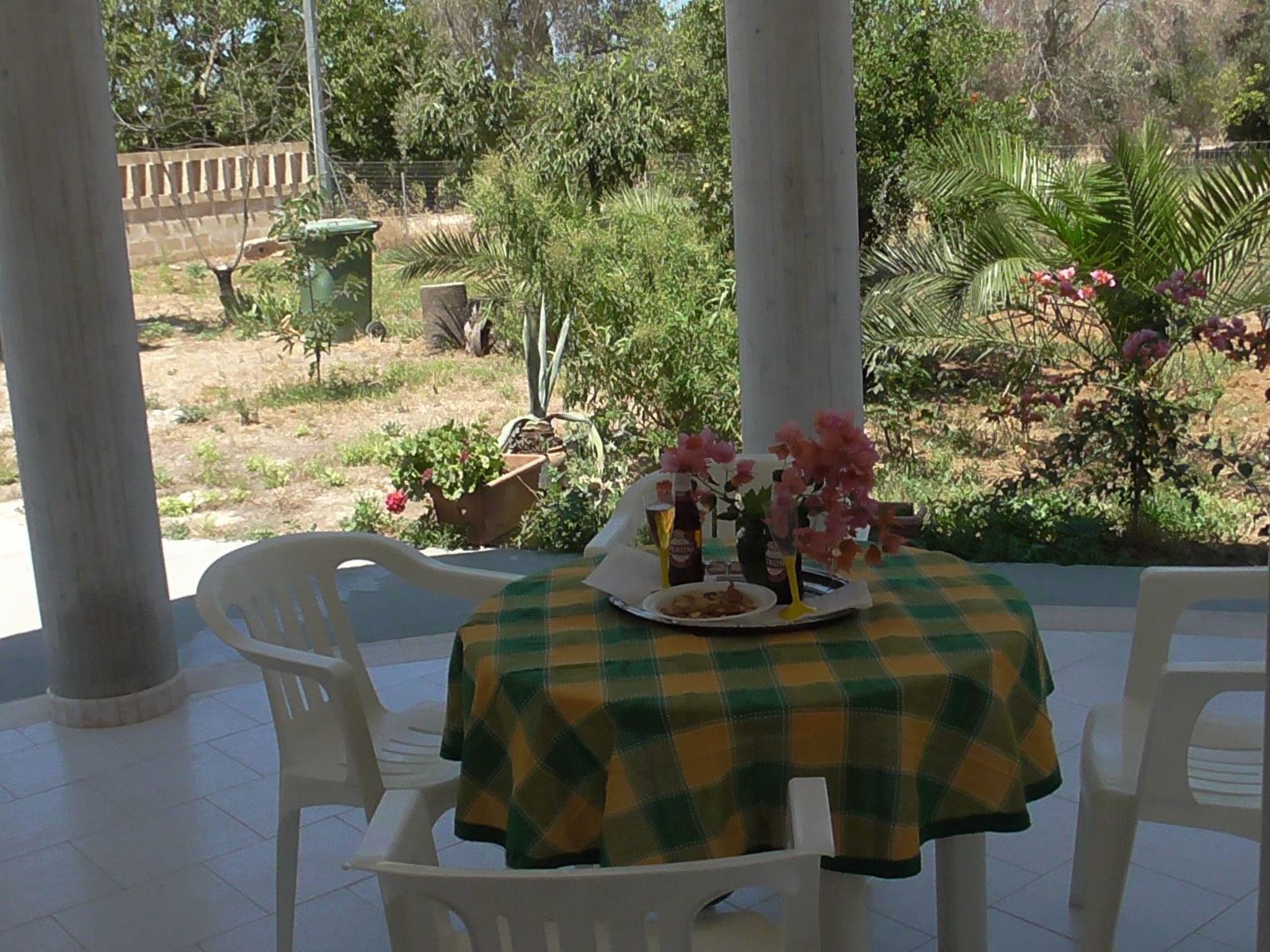 屋外ダイニングエリア