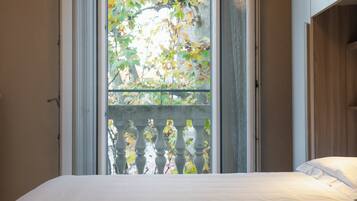 Comfort-Apartment, Balkon, Stadtblick | Terrasse/Patio