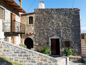 Exterior - Leonidas Traditionelles kretisches Haus mit Meerblick by Interhome (Plaka)