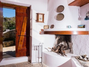 Interior - Leonidas Traditionelles kretisches Haus mit Meerblick by Interhome (Plaka)