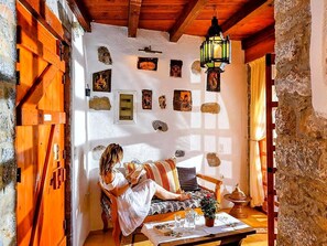 Interior - Kretisches Steinhaus mit Gemeinschaftspool by Interhome (Plaka)