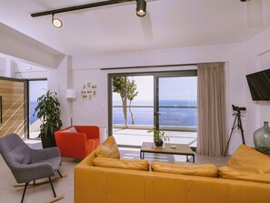 TV - Luxuriöse "Villa Spyros" mit Meerblick by Interhome (Agios Vasilios)