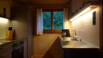 Kühlschrank, Ofen, Geschirrspüler, Kochgeschirr/Geschirr/Besteck