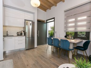 Fridge, oven, cookware/dishes/utensils - Villa Stavelia mit privatem Pool by Interhome (Analipsi-Hersonissos)