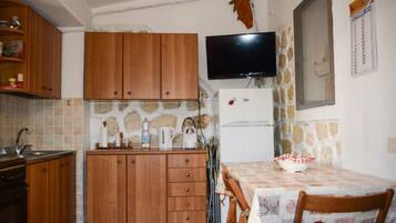 Kühlschrank, Ofen, Kochgeschirr/Geschirr/Besteck