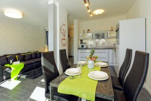 Dining - Bright apartment in Karlshagen on Usedom with sauna, close to the beach (Karlshagen)
