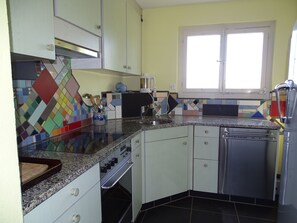 Fridge, oven, dishwasher, cookware/dishes/utensils - Chalet Aebnit by Interhome (Aeschi bei Spiez)