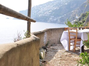 Outdoor dining - Villa mit Blick auf das Meer an der Amalfiküste by Interhome (Furore)