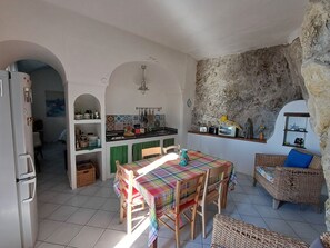 Dining - Villa mit Blick auf das Meer an der Amalfiküste by Interhome (Furore)