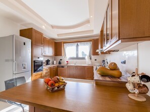 Fridge, microwave, oven, dishwasher - in Sgourou mit Eigenem Balkon by Interhome (Faliraki)