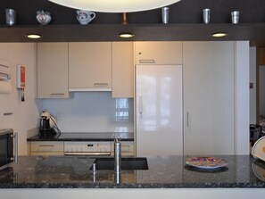 Frigorífic, microones, forn i rentaplats 