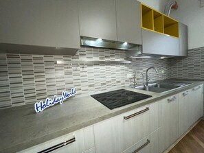 Fridge, oven, dishwasher, cookware/dishes/utensils - Casa Canepa bei Holiday World by Interhome (Alghero)