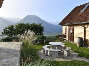 Outdoor dining - Holzhaus auf Lamahof by Interhome (Sarnen)