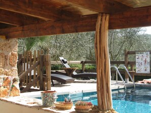 Pool - Rustikale Villa mit Steinpool by Interhome (Alghero)