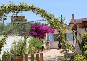 Property grounds - Rustikale Villa mit Steinpool by Interhome (Alghero)