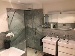 Towels - Penthouse Alpenblick (6 Erwachsene & 3 Kinder) by Interhome (Sarnen)