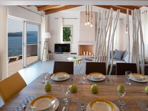 Dining - Herrliche Villa mit schönem Pool, Terrasse und Meerblick by Interhome (Aj. Nikitas)