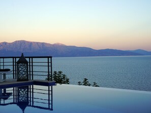 Pool - Luxuriöse Ferienvilla für 8 Personen by Interhome (Aj. Nikitas)