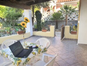 Outdoor dining - A Casa di Vito bei Holiday World by Interhome (Ischia Forio)