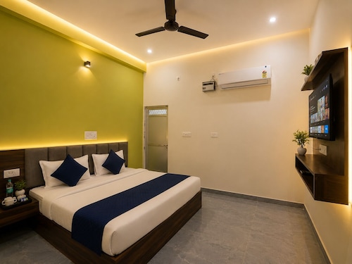 Hotel The Viraj Palace