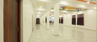 Hotel The Viraj Palace