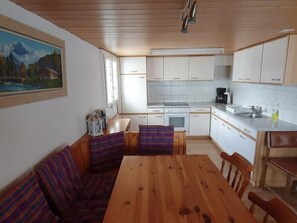 Fridge, oven, cookware/dishes/utensils - Kolibri Hochparterre by Interhome (Sörenberg)