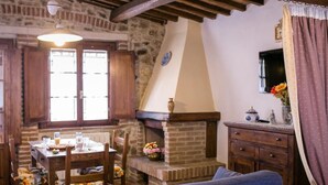 TV, fireplace - Villetta Armaiolo by Interhome (Cetona)