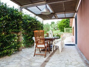 Outdoor dining - 'Orion' mit Terrasse by Interhome (Isola di Fano)