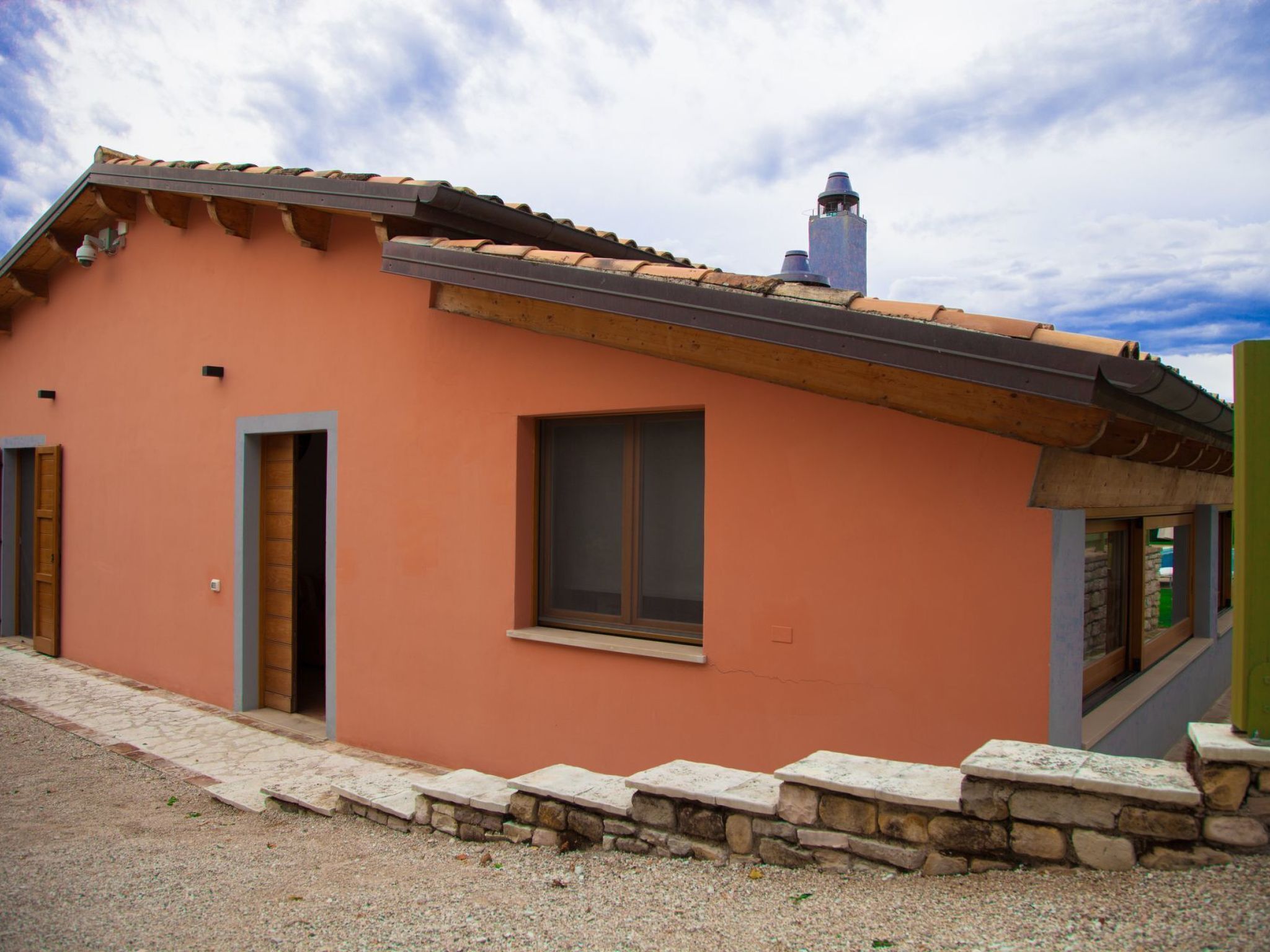 المنشأة من الخارج