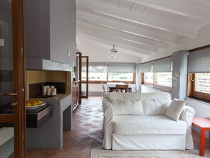 Fireplace - 'Orion' mit Terrasse by Interhome (Isola di Fano)