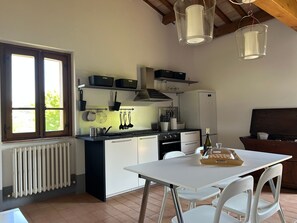 Fridge, oven, dishwasher, cookware/dishes/utensils - Wohnung mit Privatparkplatz by Interhome (Isola di Fano)