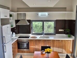 Fridge, microwave, oven, dishwasher - "Sirocco" mit Blick auf das Wasser by Interhome (Kissamos Kriti)