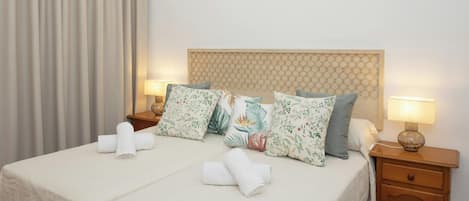 Deluxe Studio, 2 Bedrooms, Smoking | Front of property