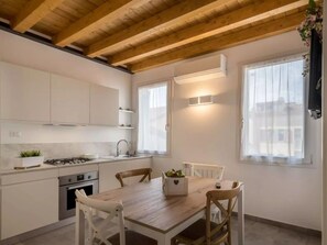 Fridge, oven, dishwasher, cookware/dishes/utensils - Wohnung am Strand by Interhome (Chioggia)