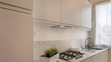 Réfrigérateur, four, lave-vaisselle