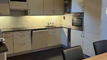 Fridge, dishwasher, cookware/dishes/utensils