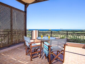 Outdoor dining - mit Blick auf das Wasser by Interhome (Gennadi)