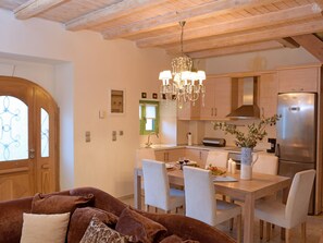 Dining - Charmantes Steinhaus in Agios Matheos by Interhome (Aghios Mattheos)