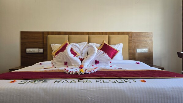 Villa de lujo, patio, vista al jardín | Caja de seguridad en la habitación y escritorio 