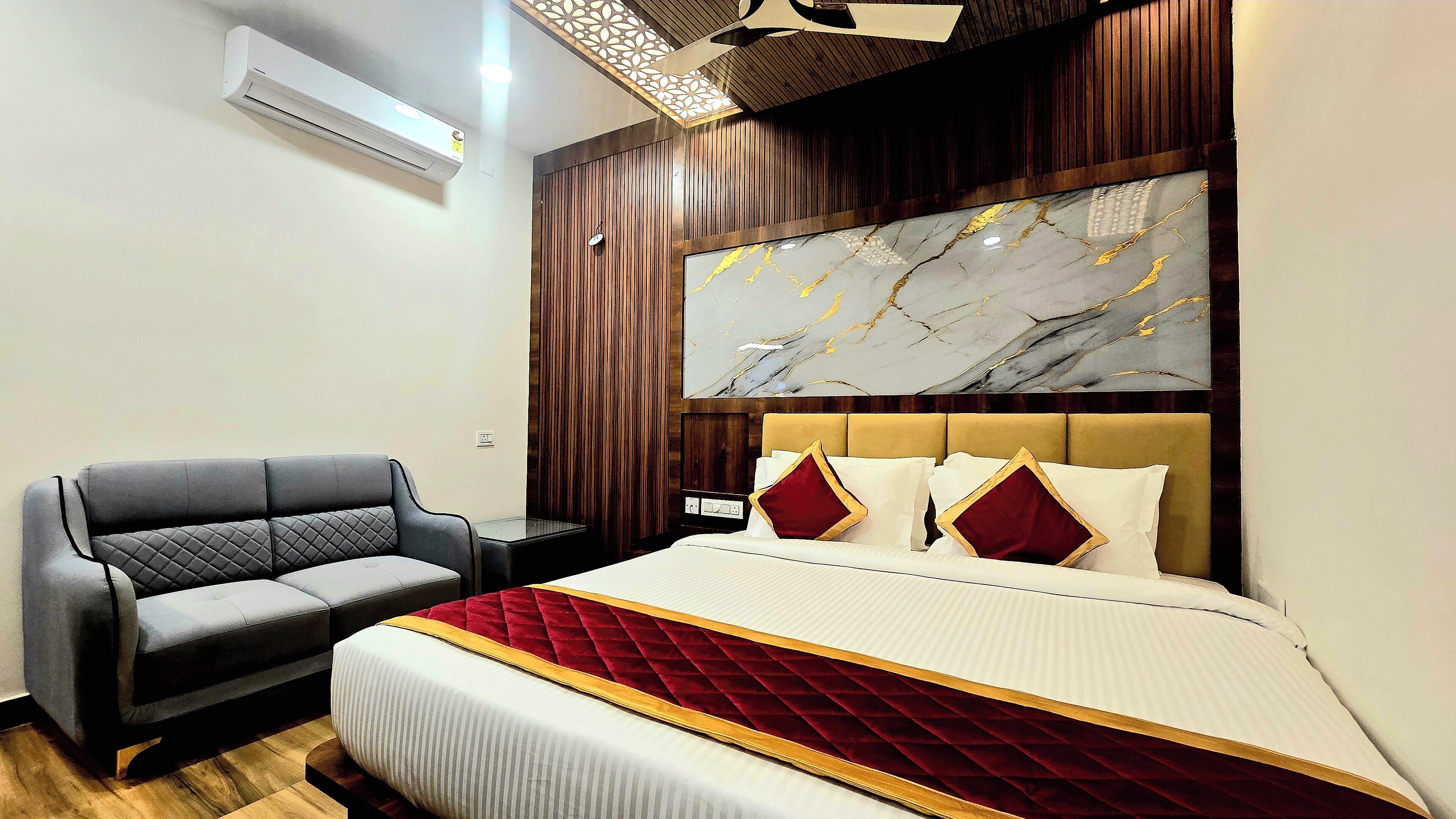 In-room safe, desk, laptop workspace, free WiFi