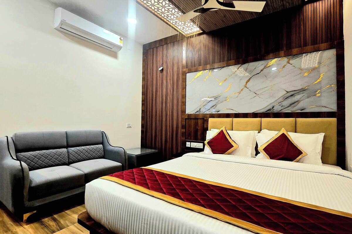 Premium Room | Egyptian cotton sheets, premium bedding, down duvets, in-room safe