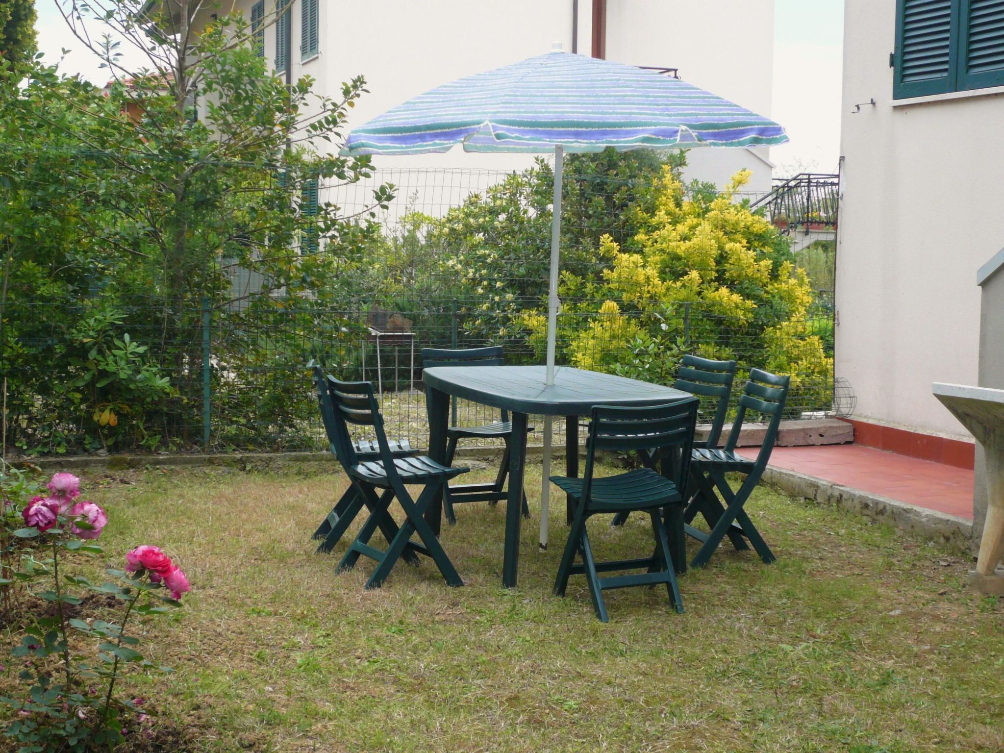 屋外ダイニングエリア