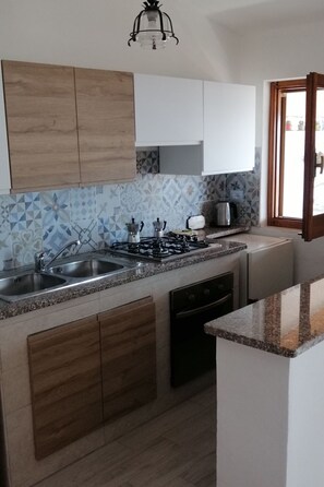 Fridge, microwave, cookware/dishes/utensils - Arcaidu Apartment mit bezaubernder Aussicht by Interhome (Perd 'e Sali)