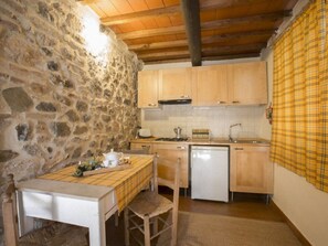 Kjøleskap og kjøkkenutstyr