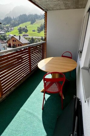 Outdoor dining - Gemütliche Ferienwohnung im Zentrum Sörenberg by Interhome (Sörenberg)