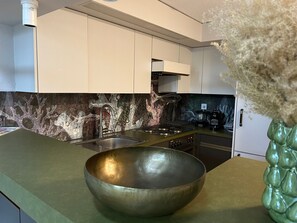 Refrigerador, microondas, horno, lavavajillas